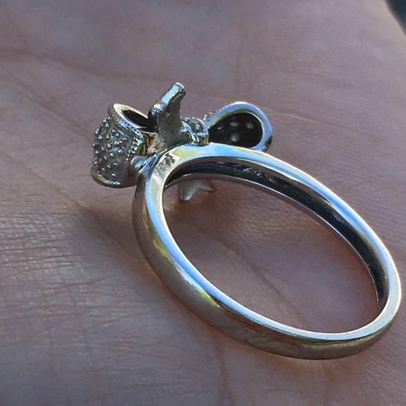 10k Solid White Gold Diamond Bow Ring - Picture 6 of 16